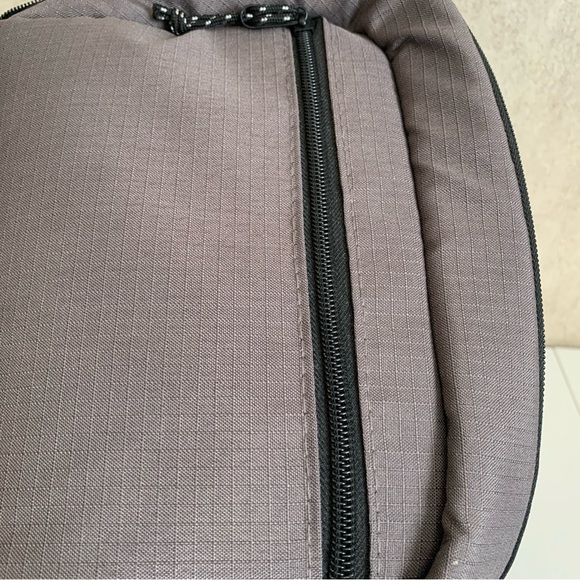 Igloo Black and Gray Backpack Cooler NWT - Picture 8 of 10